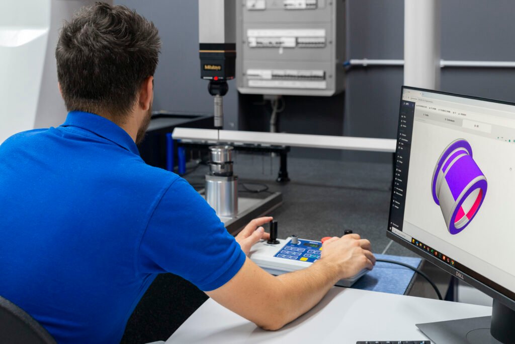 Using the CLOOMA software for inspecting a part on a coordinate measuring machine
